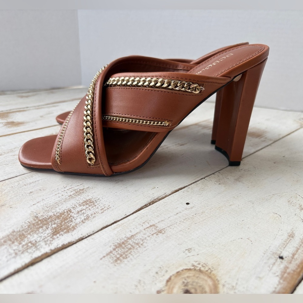 BCBGeneration Wabbi leather slide sandals crisscross block heels gold chain 8.5